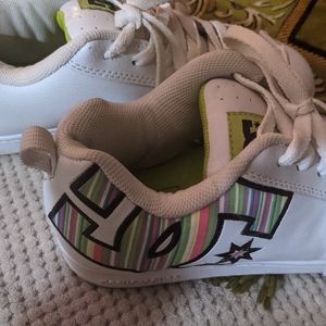 Youth Girl's Sz. 7, DC White skate shoes